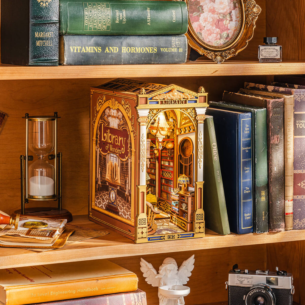 Book Nook Bibliothèque des Merveilles TGB16 : un musée miniature gothique