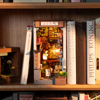 Book Nook La Vallée des Vins Sakura posé sur une étagère